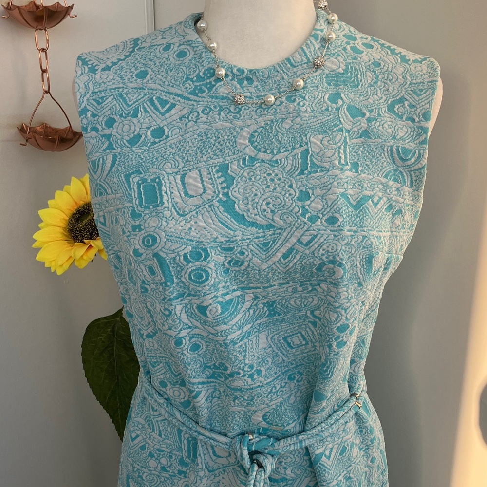 Vintage 60s 70s Bright Sky Blue & White Swirly Knee Length Sleeveless Day Dress - Picture 2 of 11